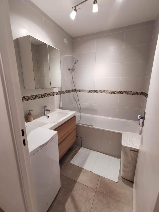 Appartement Proche Disneyland & Paris - 20 Minutes - Proche Gare Rer Noisiel Kültér fotó